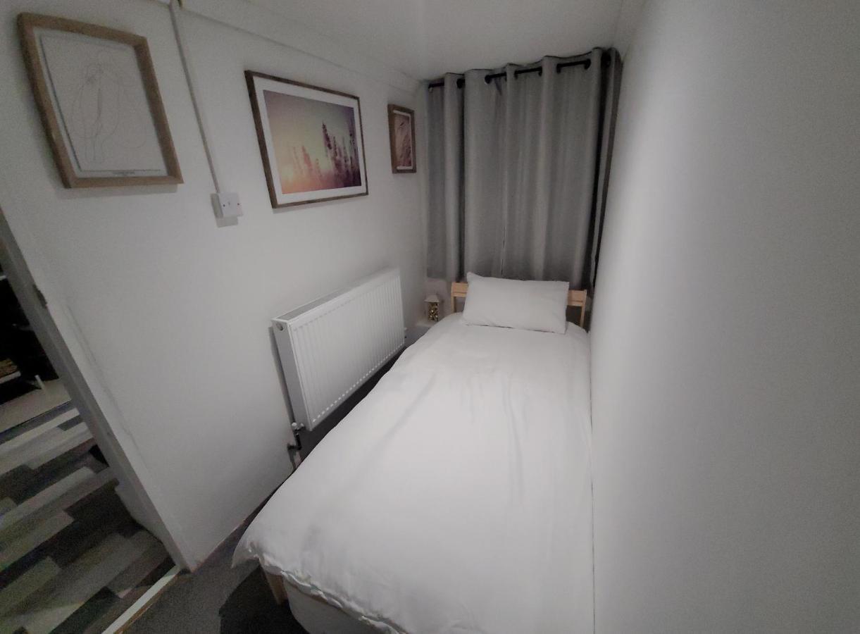 Hidden Treasure-Netflix And Wi-Fi-Basement Flat Apartment Gillingham  Exterior photo