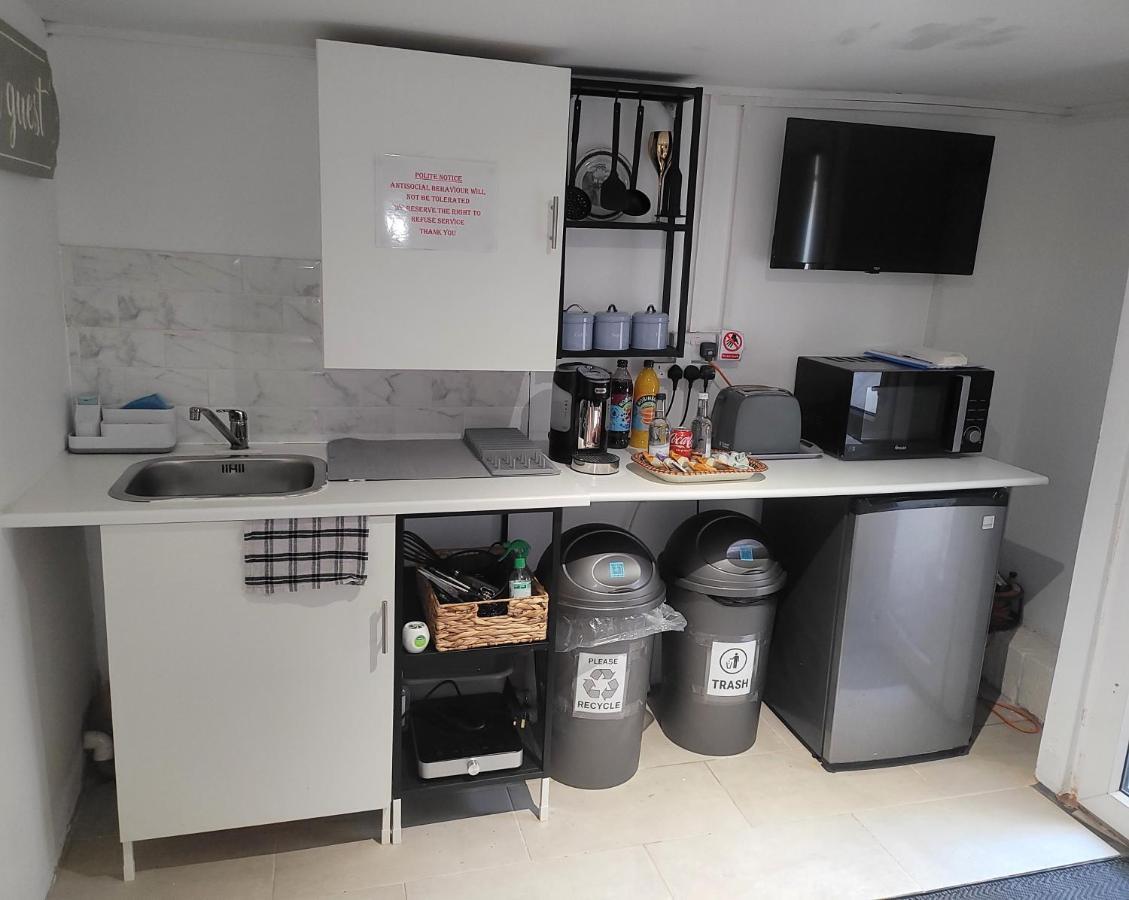 Hidden Treasure-Netflix And Wi-Fi-Basement Flat Apartment Gillingham  Exterior photo
